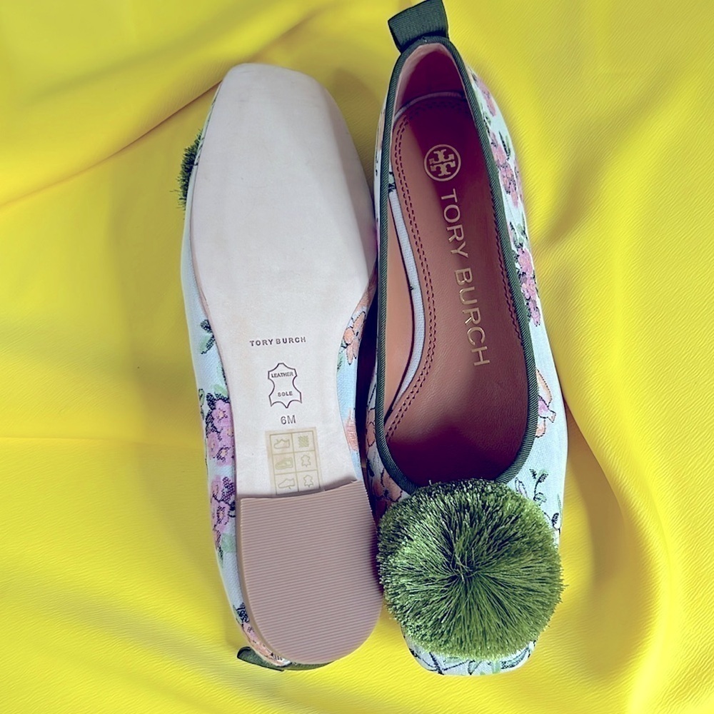 Tory Burch Pom Pom Satin Floral Ballerina Flats NWOB Size 6 Balletcore Unique - Picture 6 of 8